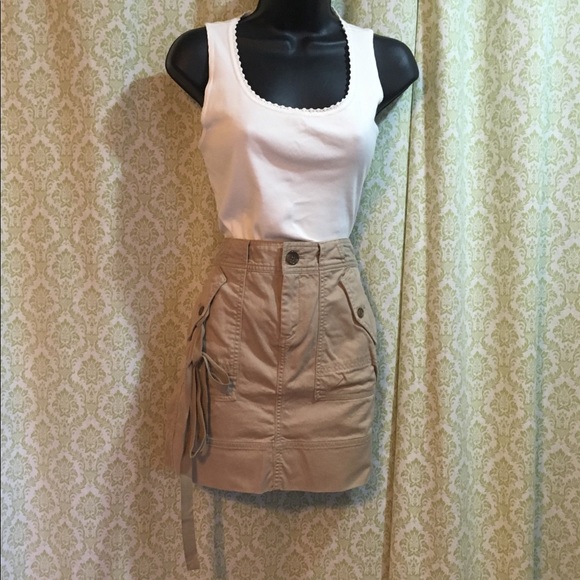 ✨HOST PICK✨ Banana Republic khaki miniskirt - Picture 2 of 9